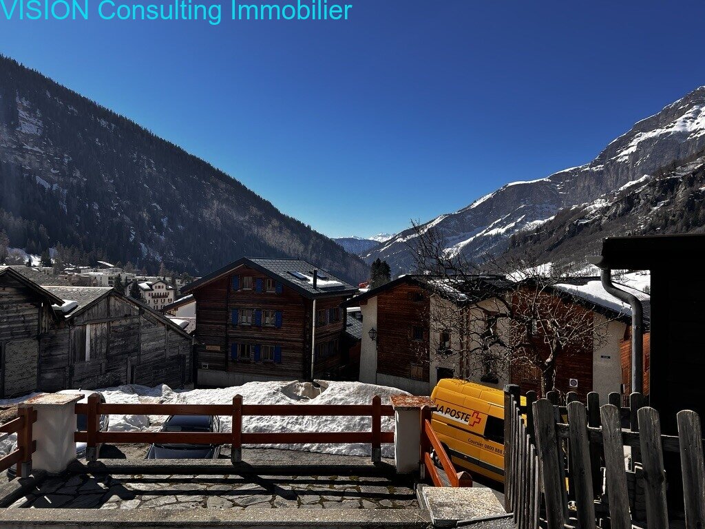 Alpines Grundstück mit authentischem Charakter und malerischer Bergkulisse