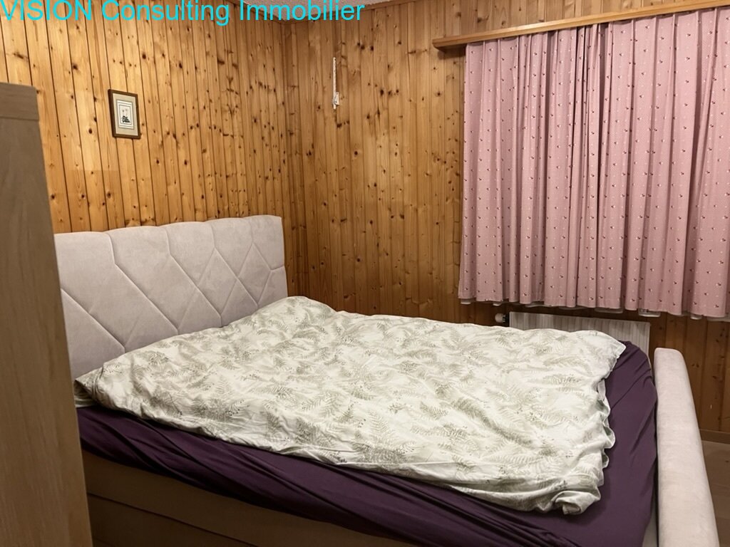 Hochwertiges Schlafzimmer mit durchdachter Raumaufteilung und stabilen, fest verbauten Elementen