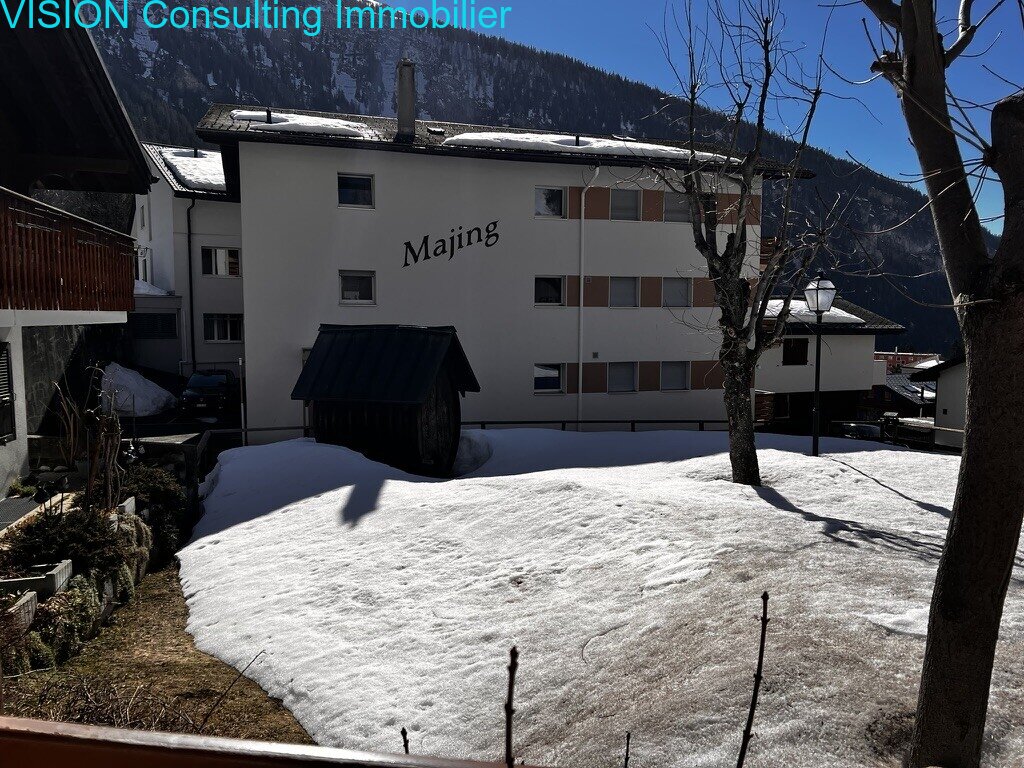 Aucun ajout dans le texte !Jardin soigné avec carport couvert et entrée directe dans la maison