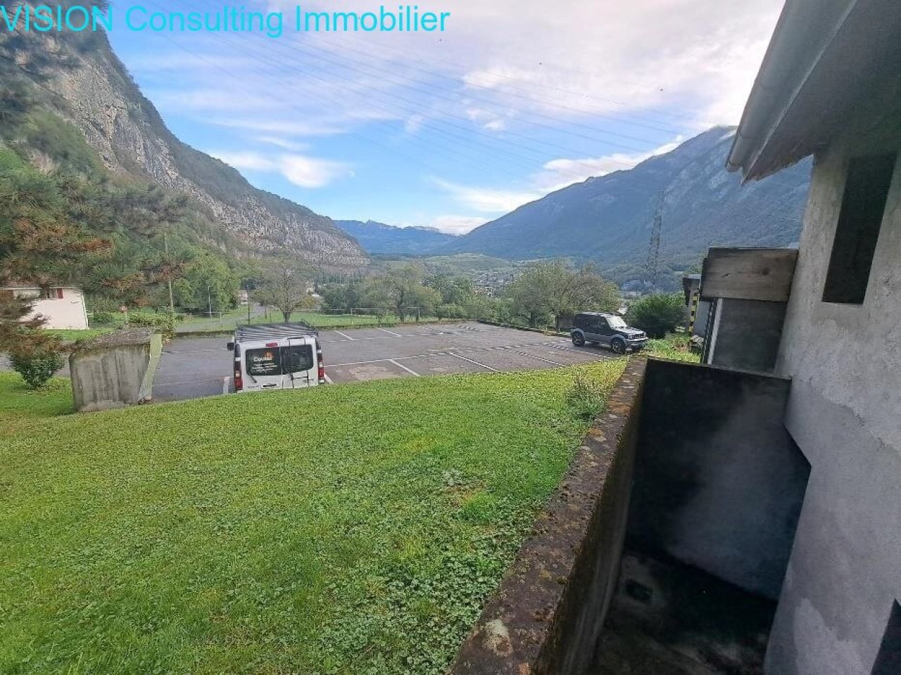 Parking panoramique avec vue sur les Alpes - Emplacement exclusif avec vue dégagée et espace de stationnement direct!
